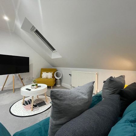 Unique Luxury Detached Apartment In Windsor That Sleeps 4 Buitenkant foto