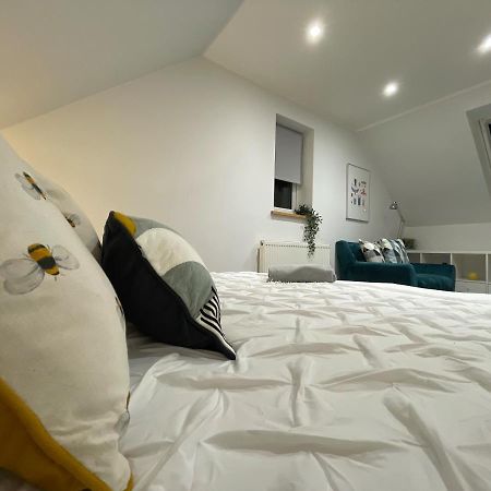 Unique Luxury Detached Apartment In Windsor That Sleeps 4 Buitenkant foto