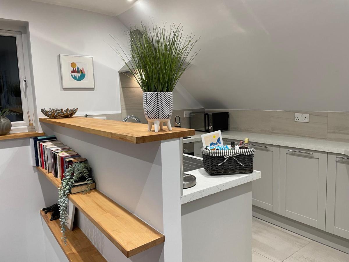 Unique Luxury Detached Apartment In Windsor That Sleeps 4 Buitenkant foto