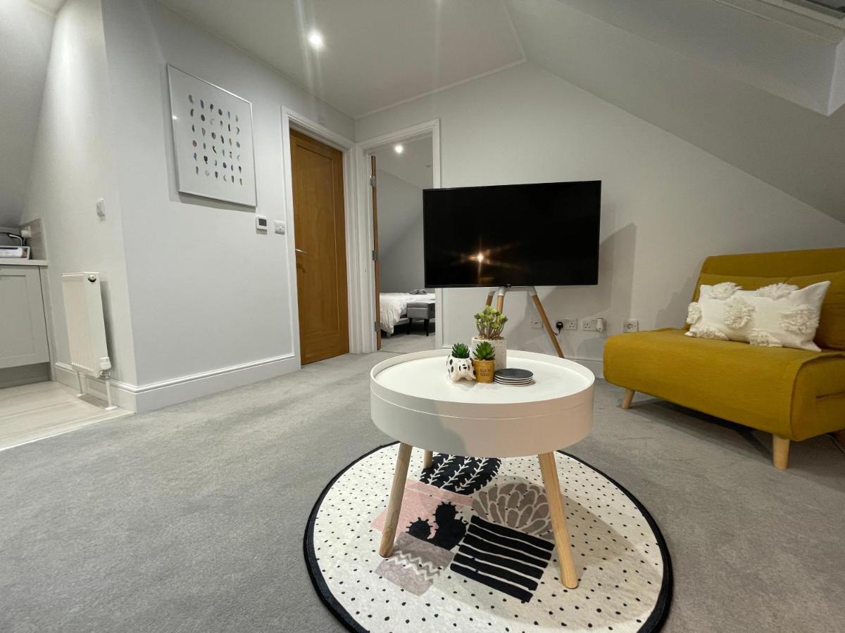 Unique Luxury Detached Apartment In Windsor That Sleeps 4 Buitenkant foto