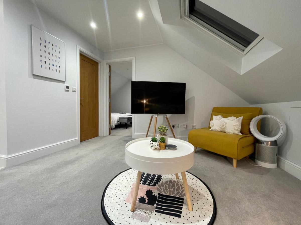 Unique Luxury Detached Apartment In Windsor That Sleeps 4 Buitenkant foto