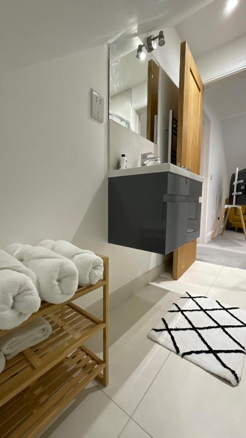 Unique Luxury Detached Apartment In Windsor That Sleeps 4 Buitenkant foto