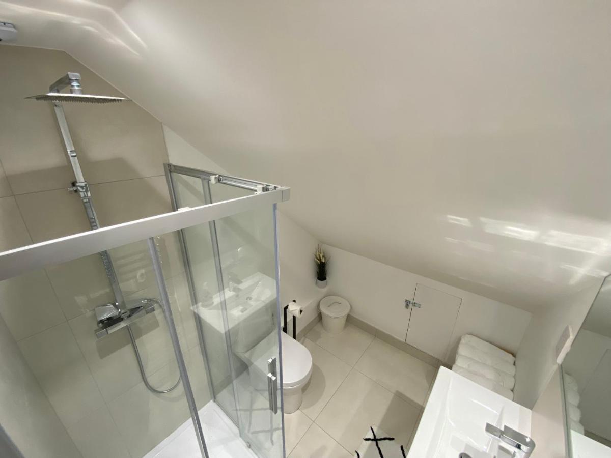 Unique Luxury Detached Apartment In Windsor That Sleeps 4 Buitenkant foto