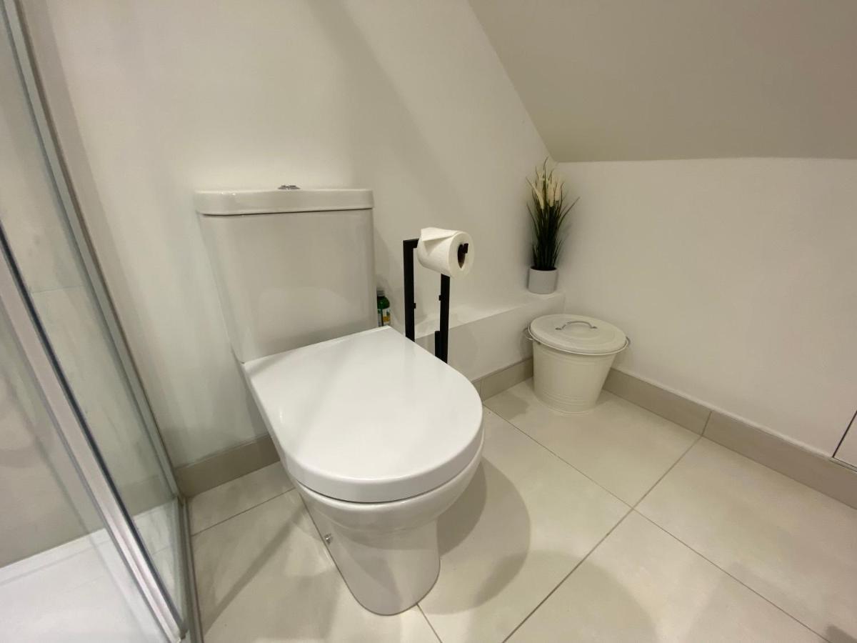 Unique Luxury Detached Apartment In Windsor That Sleeps 4 Buitenkant foto