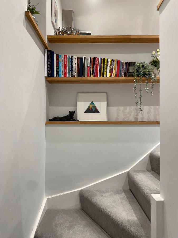 Unique Luxury Detached Apartment In Windsor That Sleeps 4 Buitenkant foto