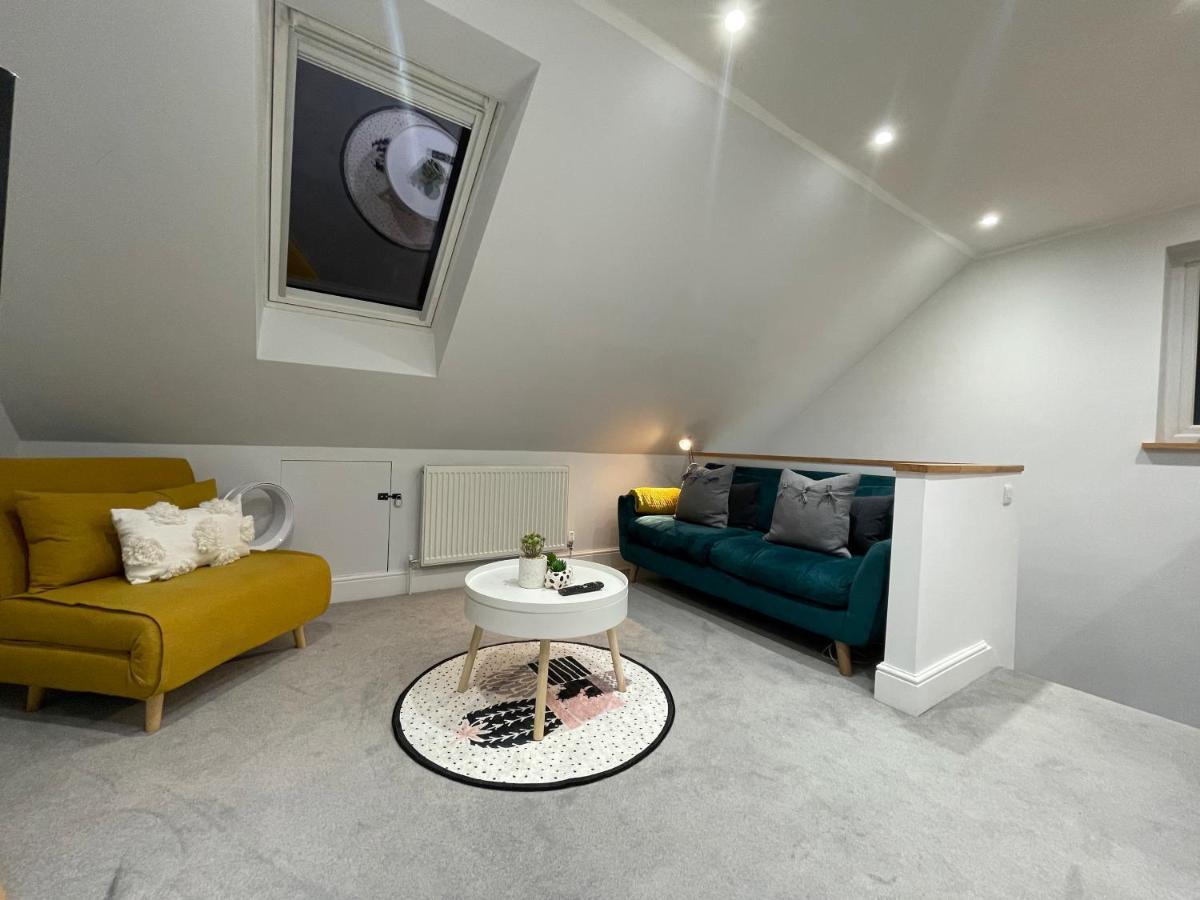 Unique Luxury Detached Apartment In Windsor That Sleeps 4 Buitenkant foto