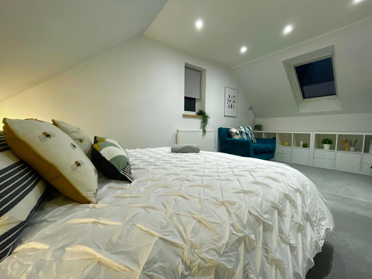 Unique Luxury Detached Apartment In Windsor That Sleeps 4 Buitenkant foto